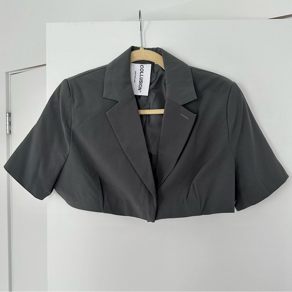 Gray crop top with button + collar NWOT - Picture 1 of 2